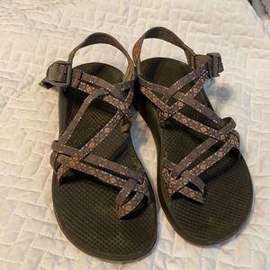 Women’s Chacos sz 10